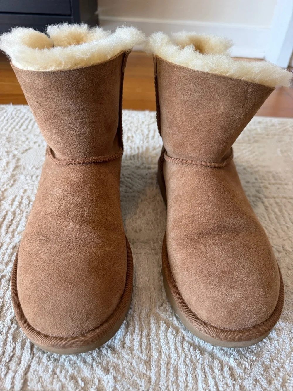 UGG Mini Bailey Bow II Chestnut Sheepskin Boots Women’s Size 8